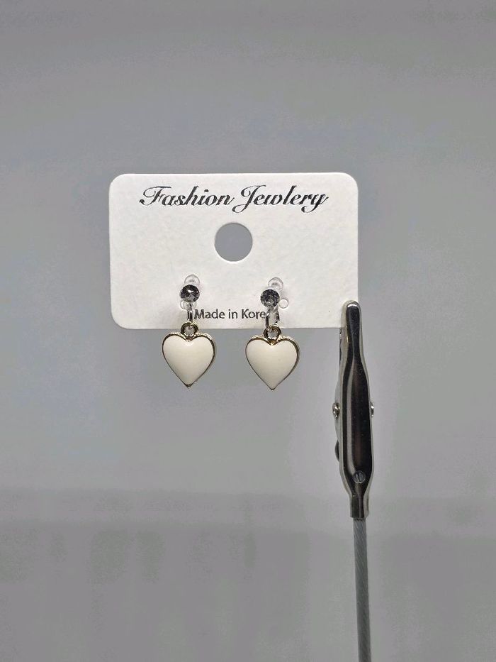 Хавчдаг ээмэг