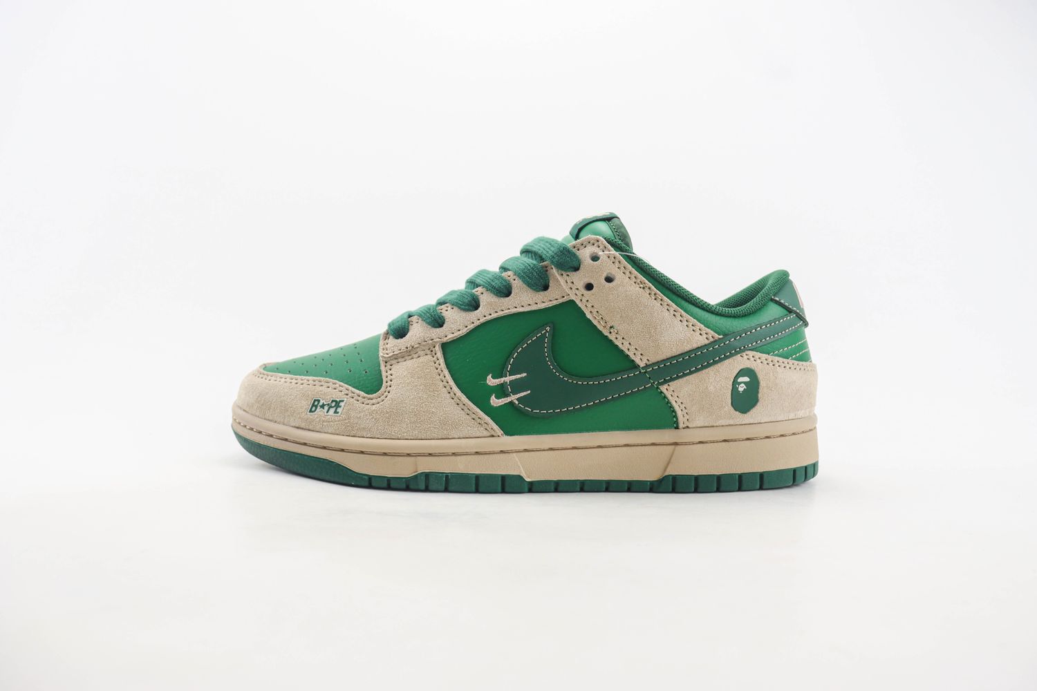 Nike SB Dunk Low x BAPE 11