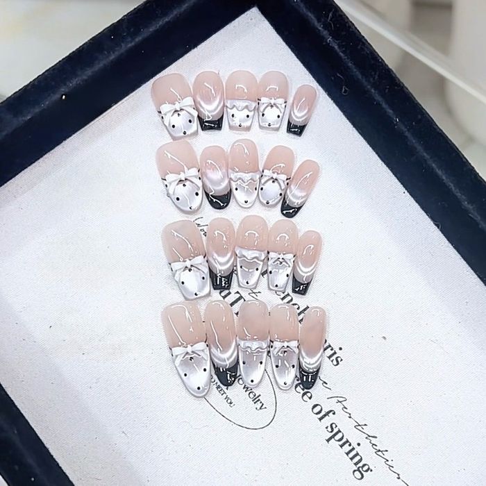 Наадаг хумс