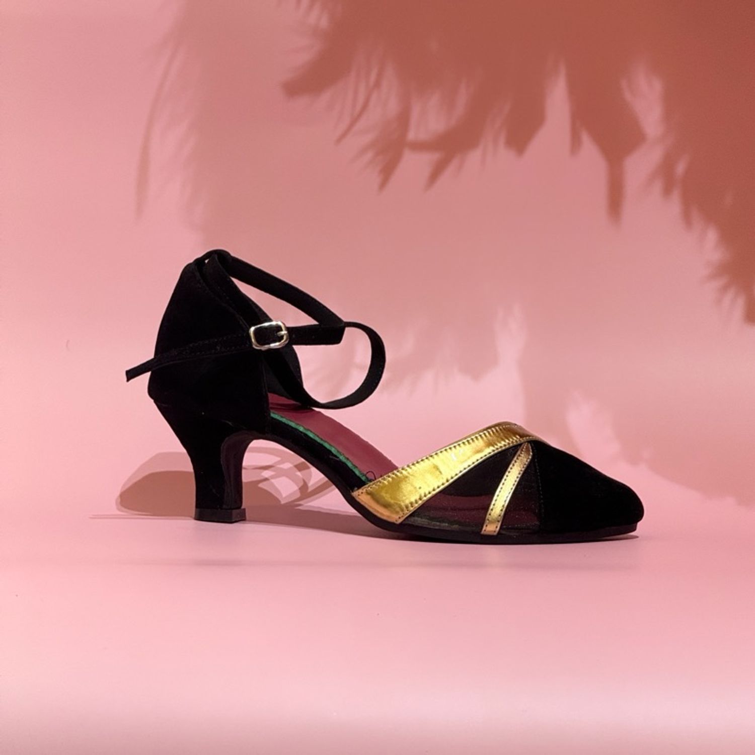 Бүжгийн гутал