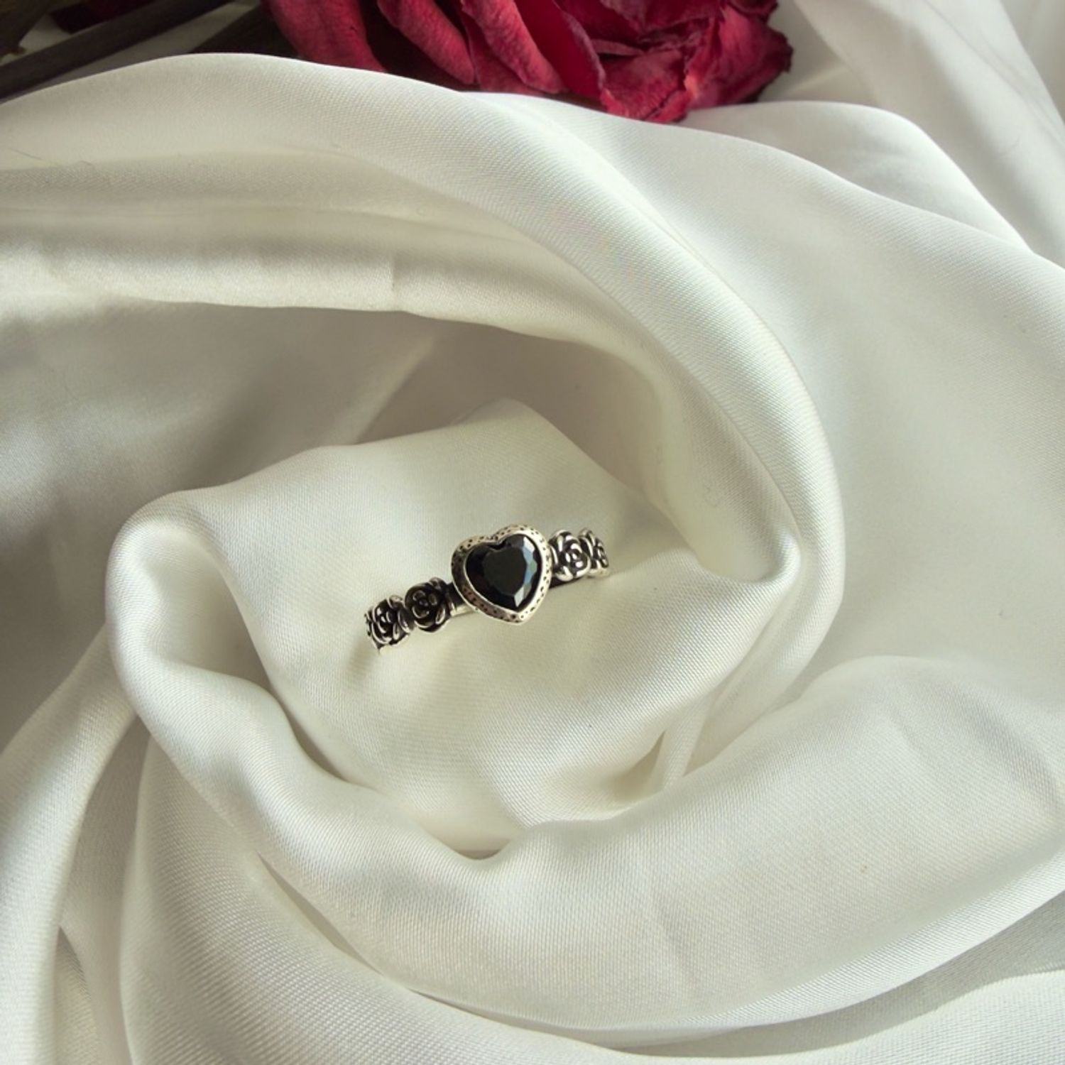 Обсидиан шигтгээтэй бөгж