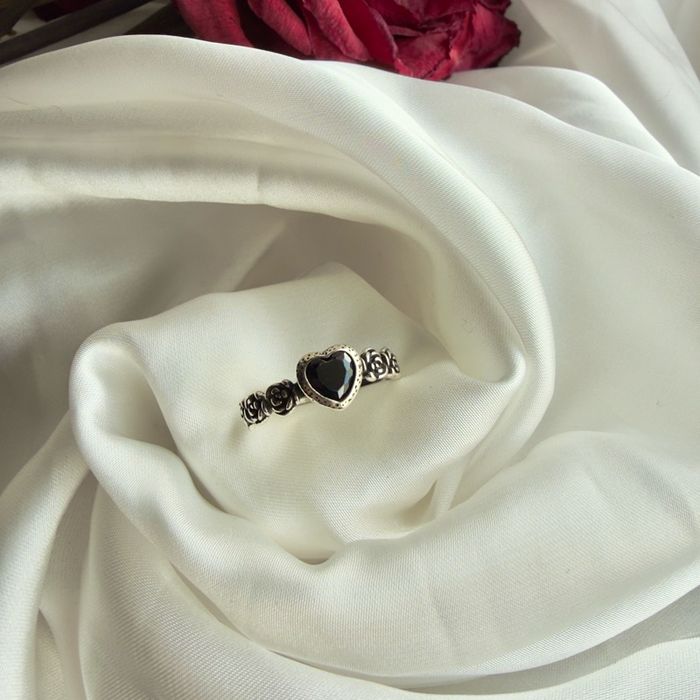 Обсидиан шигтгээтэй бөгж