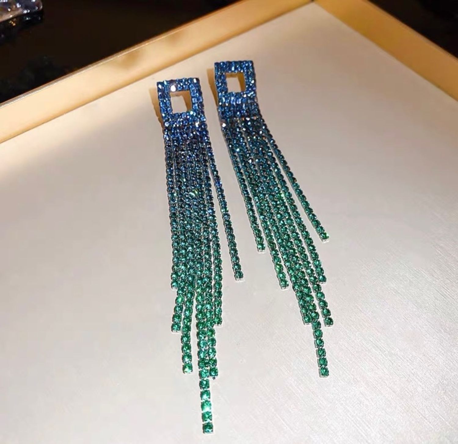 Гоёлын том ээмэг