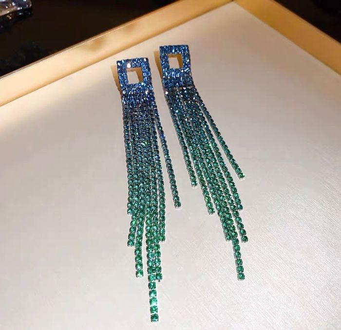 Гоёлын том ээмэг