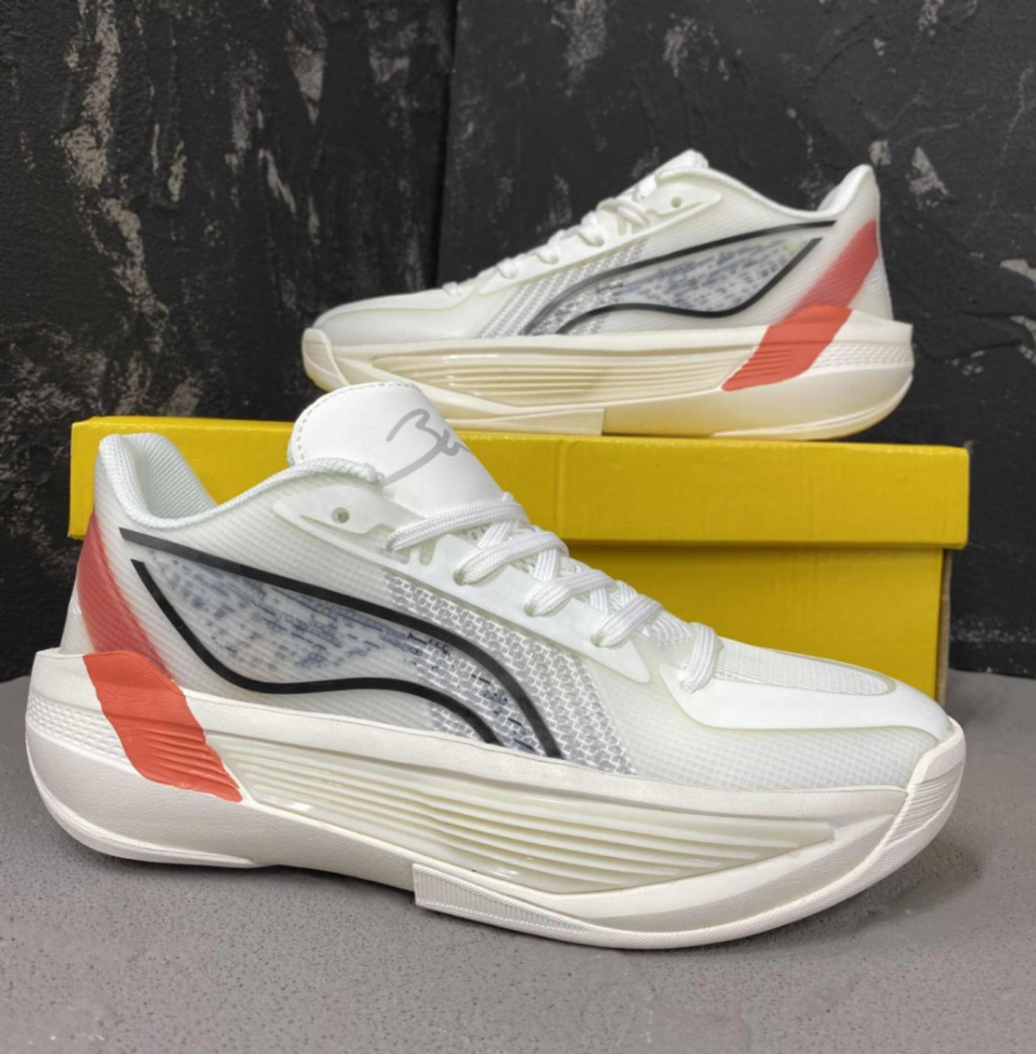 Li-Ning Ultra Light 2025