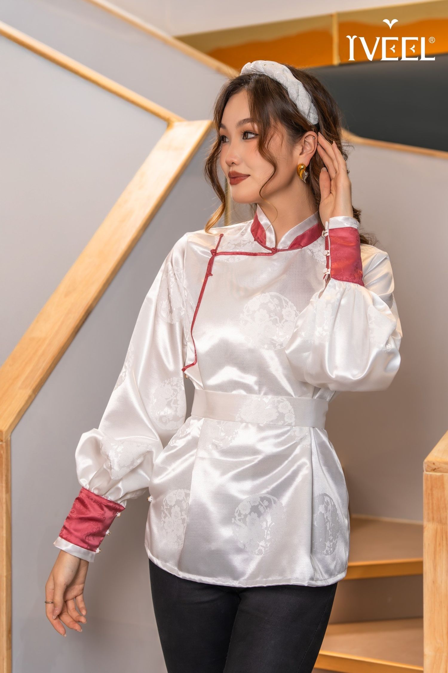 Өргөн эмжээртэй цамц