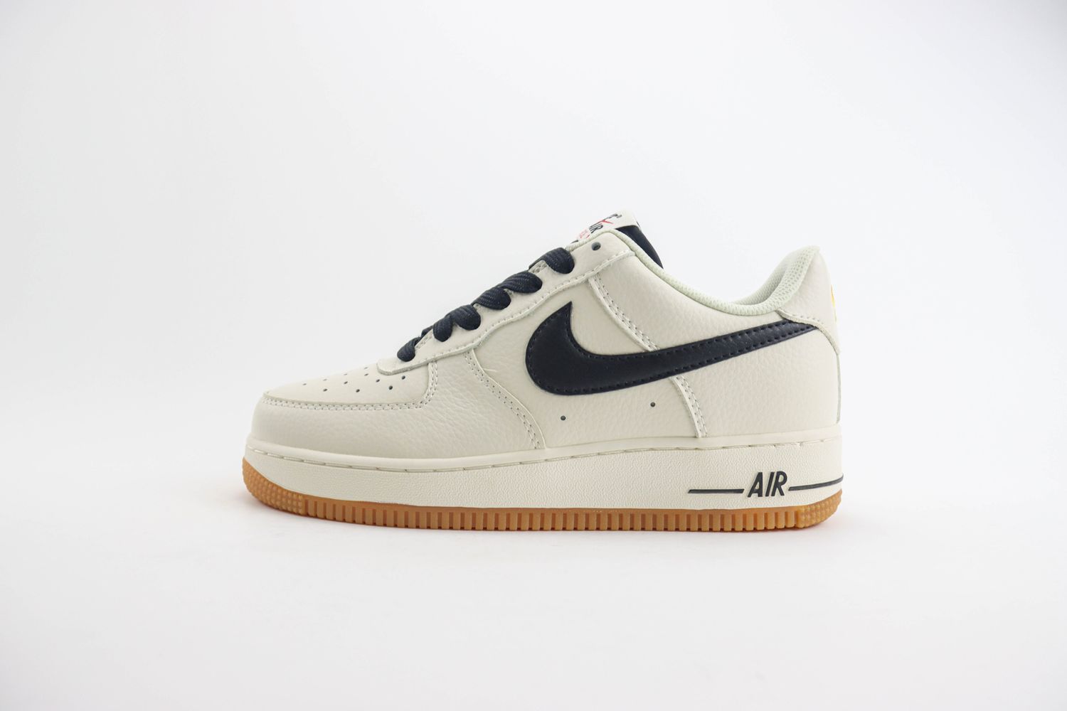 NIKE AIR FORCE 1 Low GS SOFT PEARL/BLACK/GUM LIGHT BROWN 