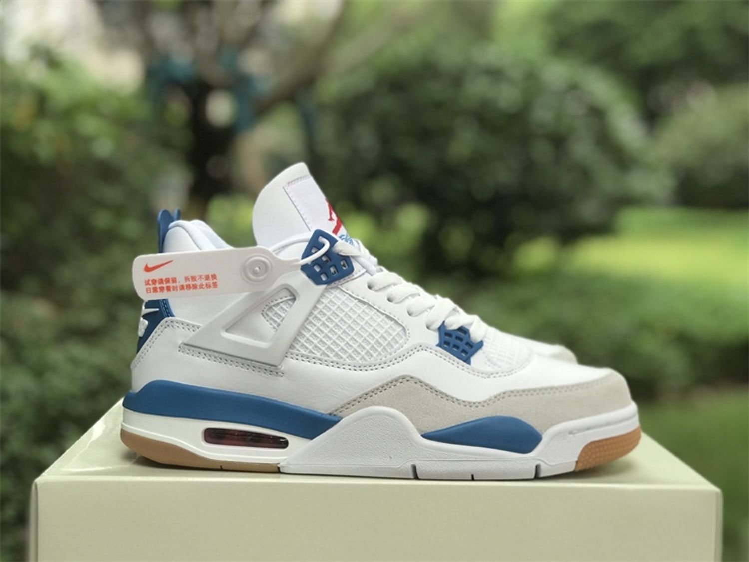 Nike SB x Air Jordan 4 Retro SP”Blue Sapphire”