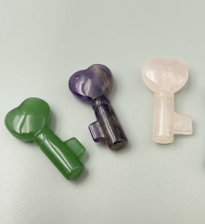 Түлхүүр хэлбэрт байгалийн чулуу