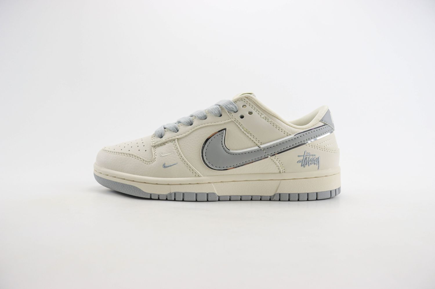Nike SB Dunk Low x Stussy 129