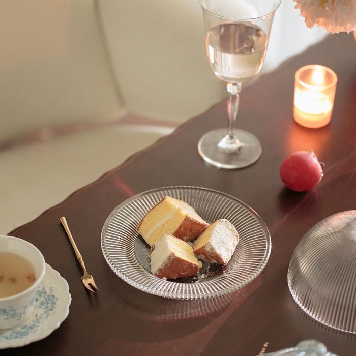 Таглаатай десертний таваг