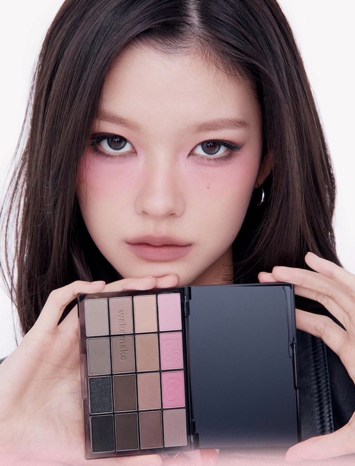 WAKEMAKE SOFT BLURRING EYE PALETTE 28 SMOKY HUSH BLURRING (hello kitty edition)