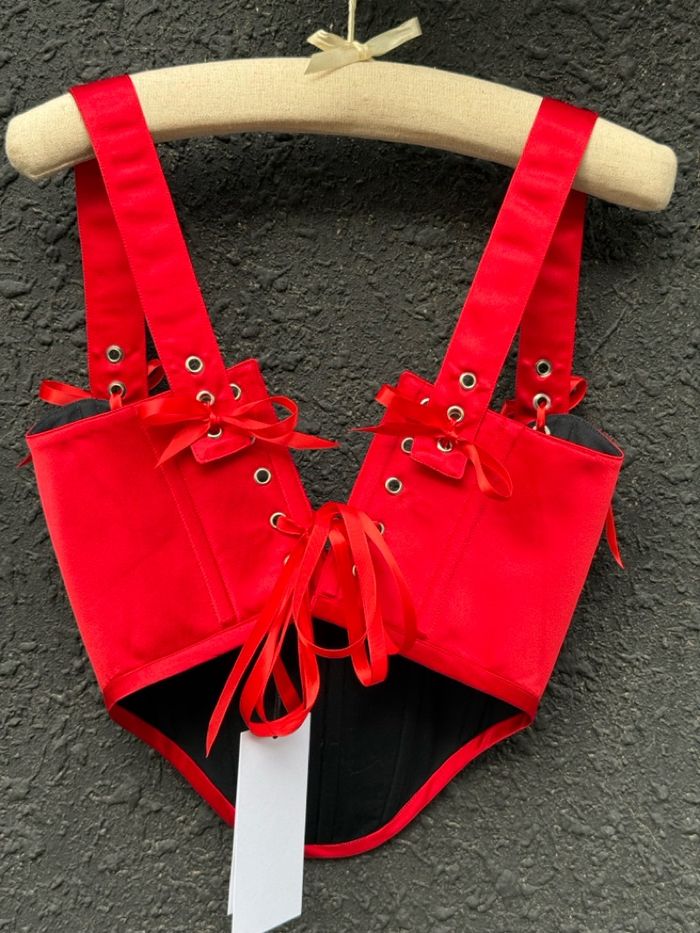 Red muse- Underbust corset 