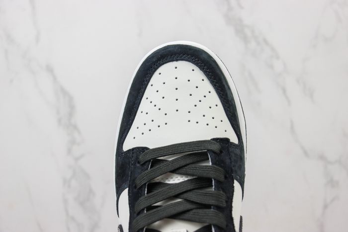 Nike SB Dunk Low Brown White Black 