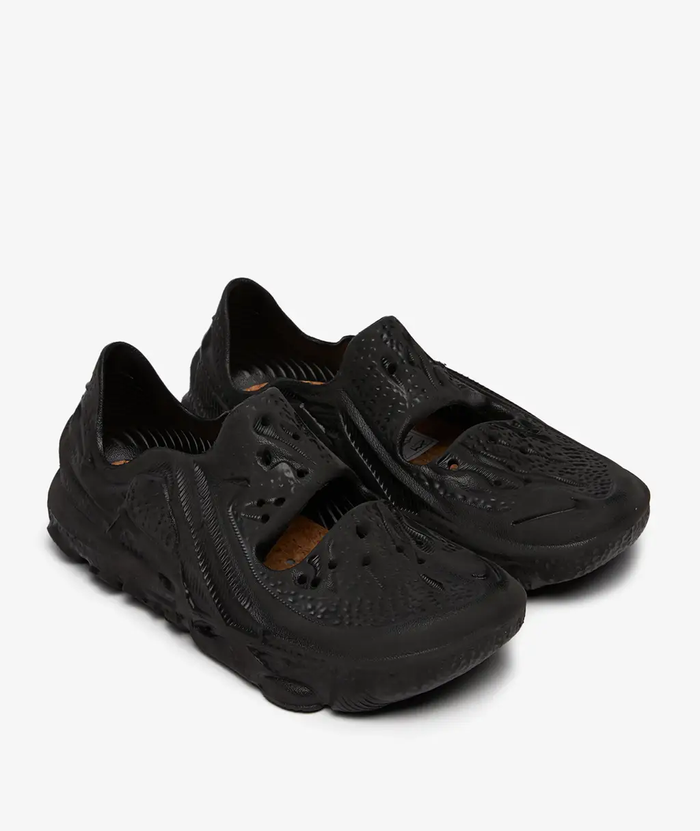 ISPA Universal - Black