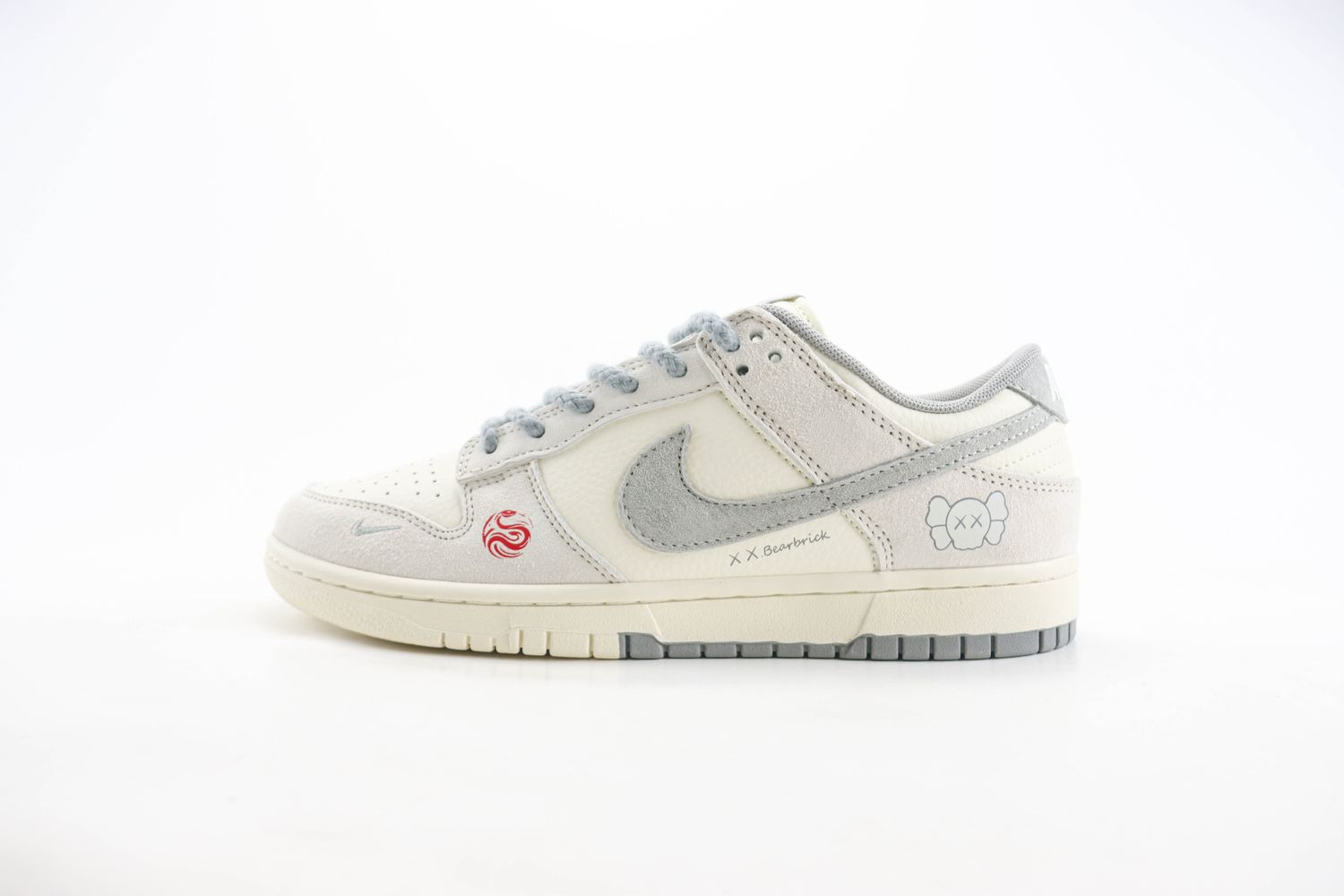 Nike SB Dunk Low x KAWS