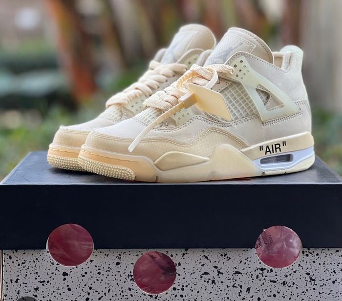 Air Jordan4 Off white Sail