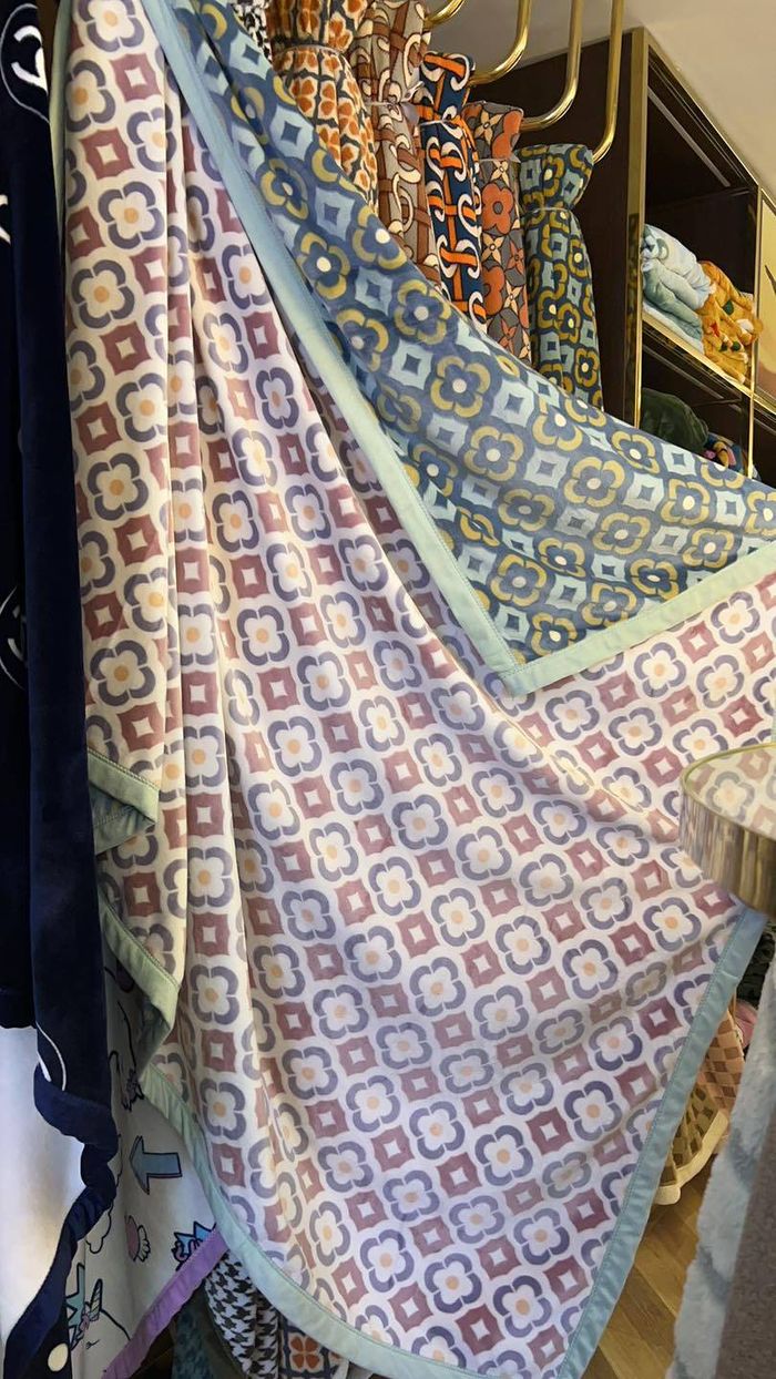 Сүүн зөөлөн дулаахан цахилгаанжихгүй бүтээлэг/нөмрөг хөнжил