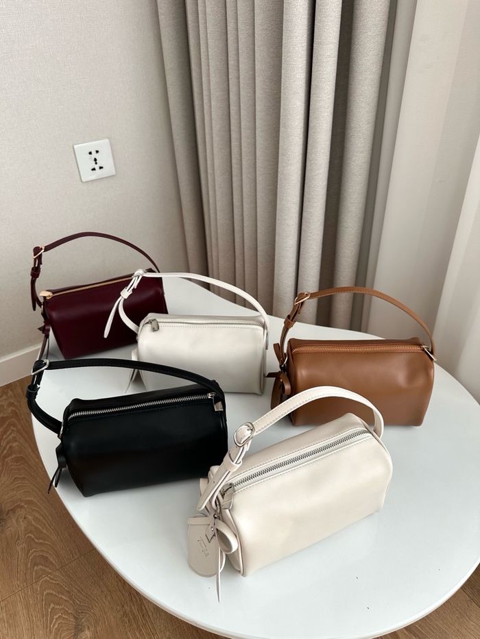 https://cdn.zochil.shop/a292ad0d-10d8-4b69-af8c-fbb70f5c9558_t700.jpg