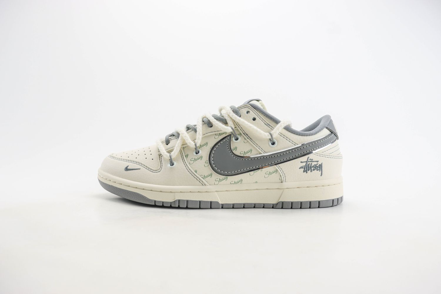 Nike SB Dunk Low x Stussy 72