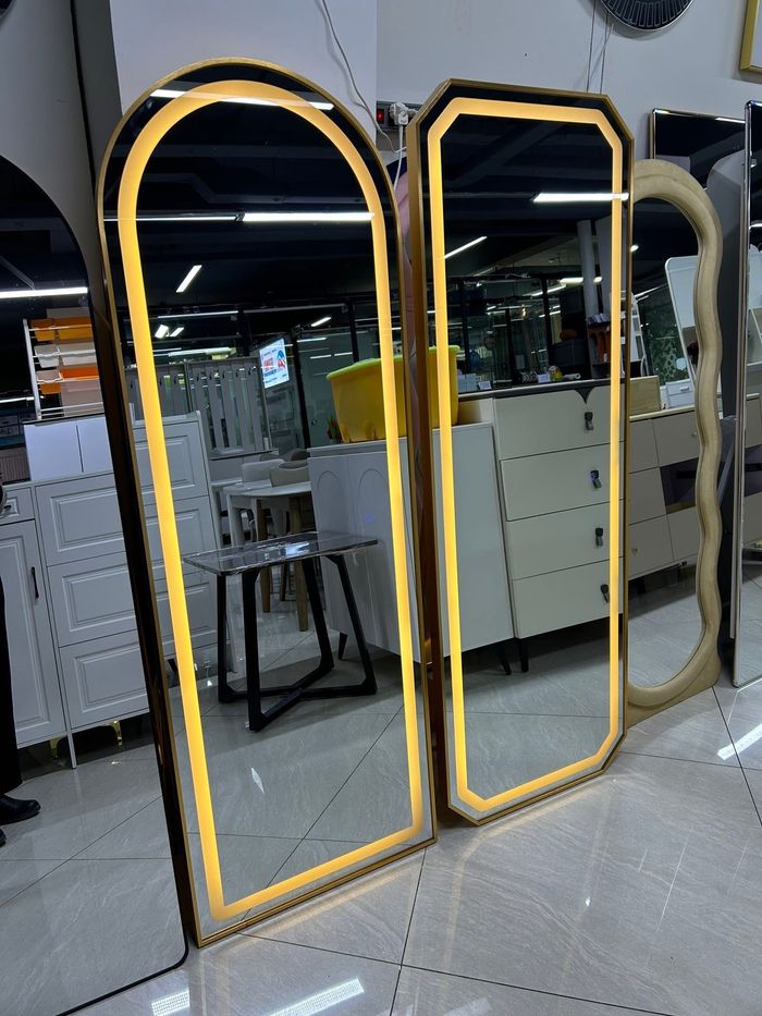 Гэрэлтэй төмөр хүрээтэй толь 