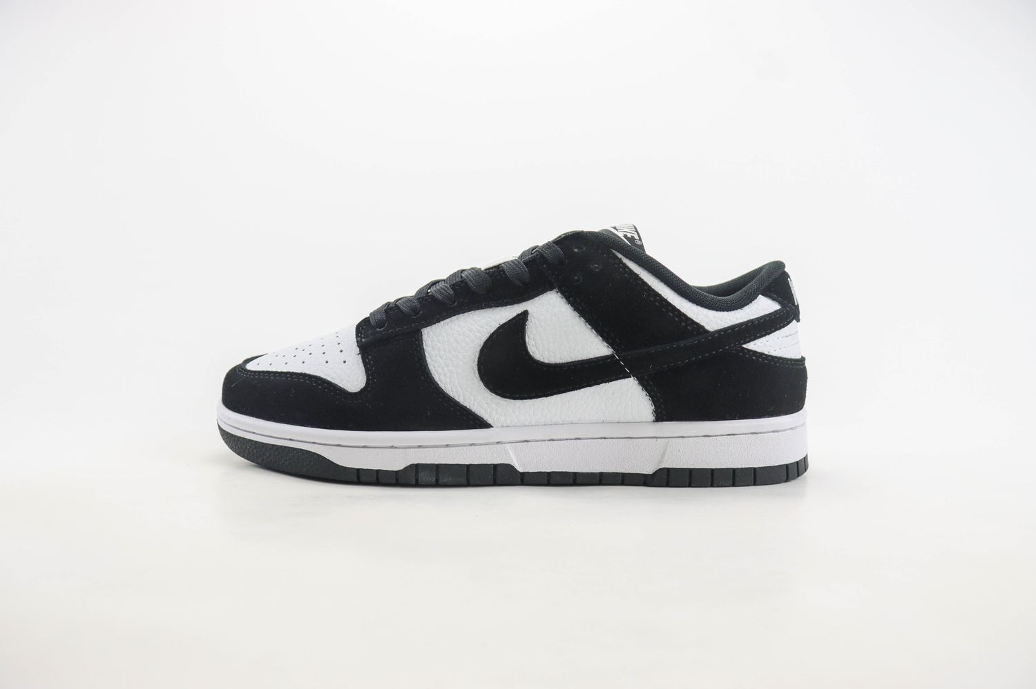Dunk Low SE 'Suede Panda'