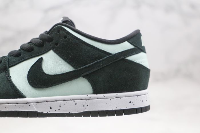 Nike SB Dunk “Barely Green”
