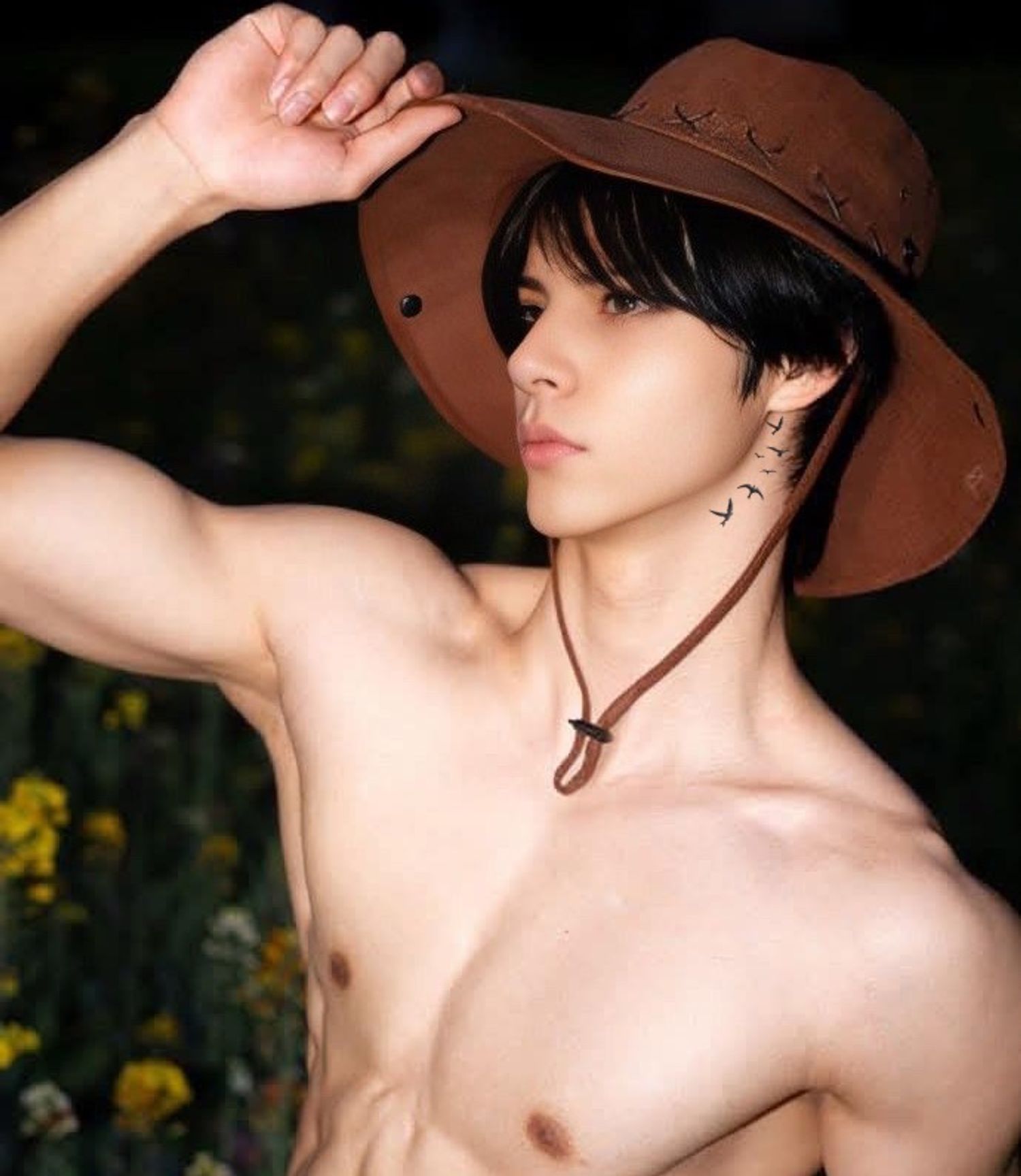 Чихний арын шувуу Усан шивээс