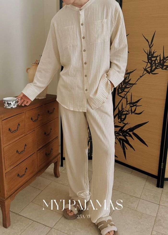 Маалинган даавуун материалтай гэрийн хувцас