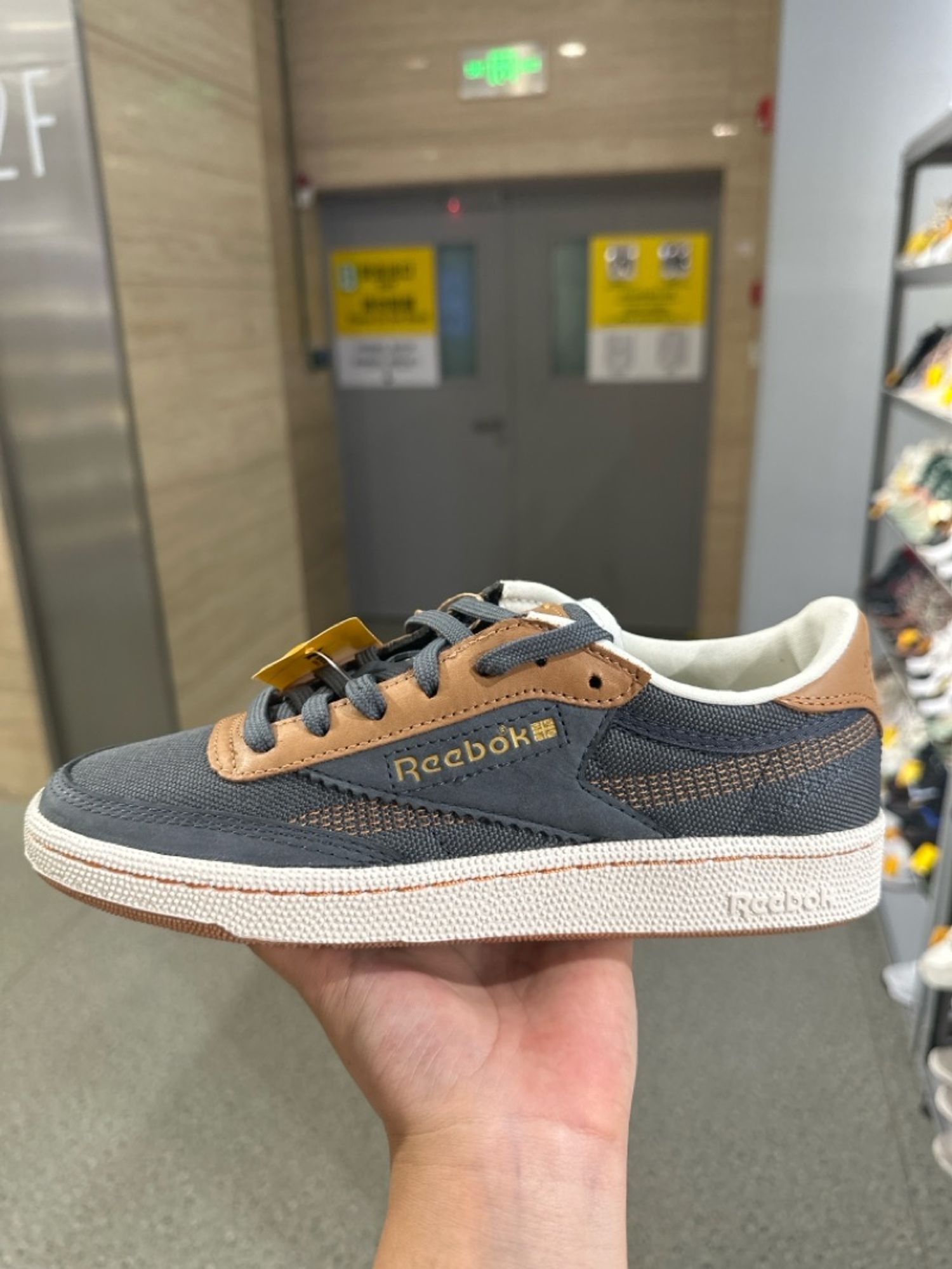REEBOK Гутал