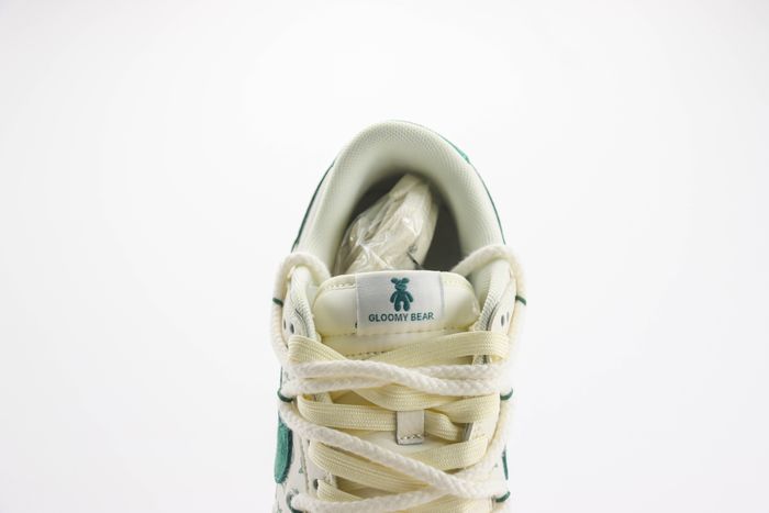  Nike SB Dunk Low x LV 04