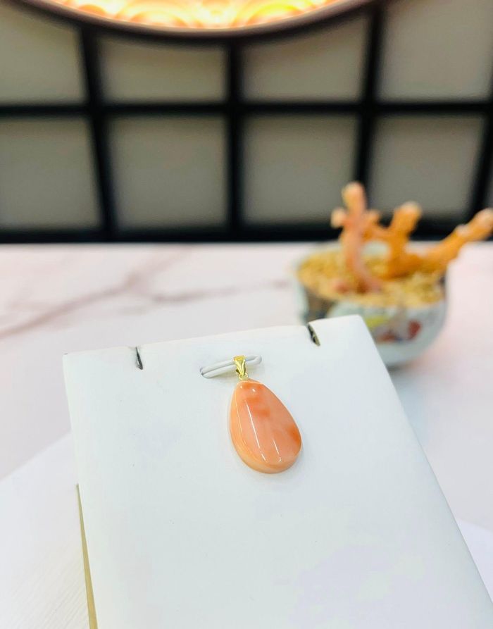 ягаан шүрэн кулон