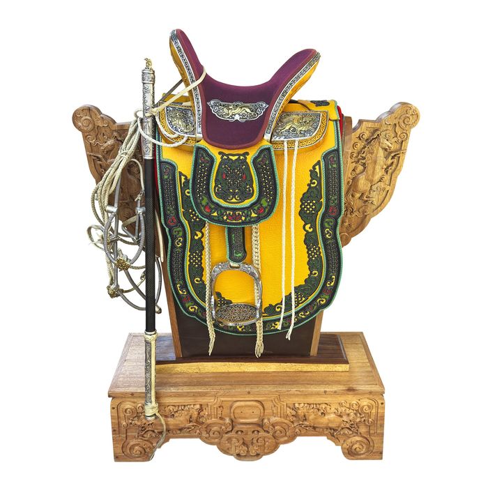 Мөнгөн эмээл,  Хан-Уул Имарт 3 давхарт