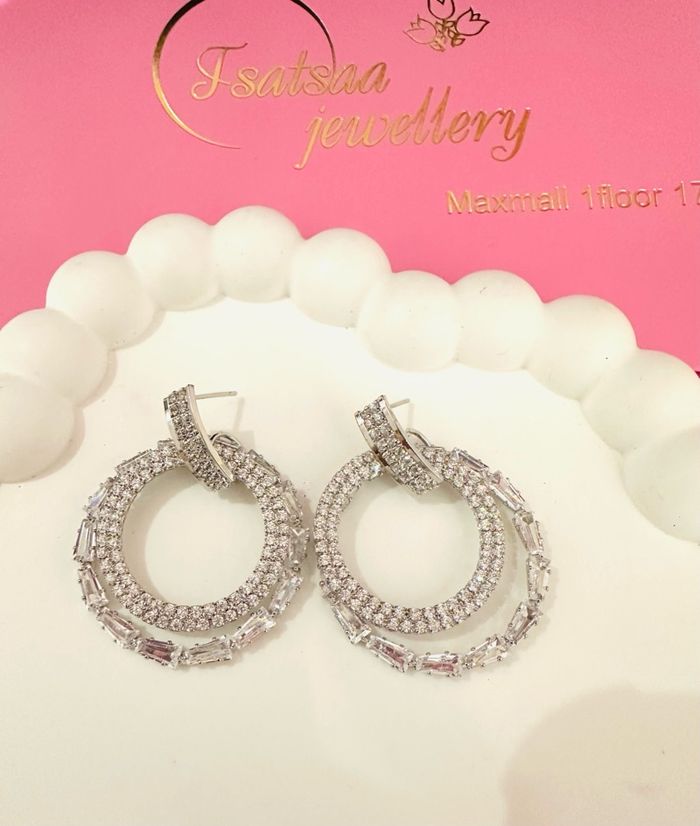 Шигтгээтэй ээмэг