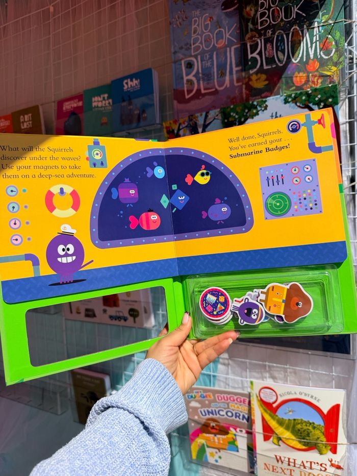 Hey Duggee’s super magnet book