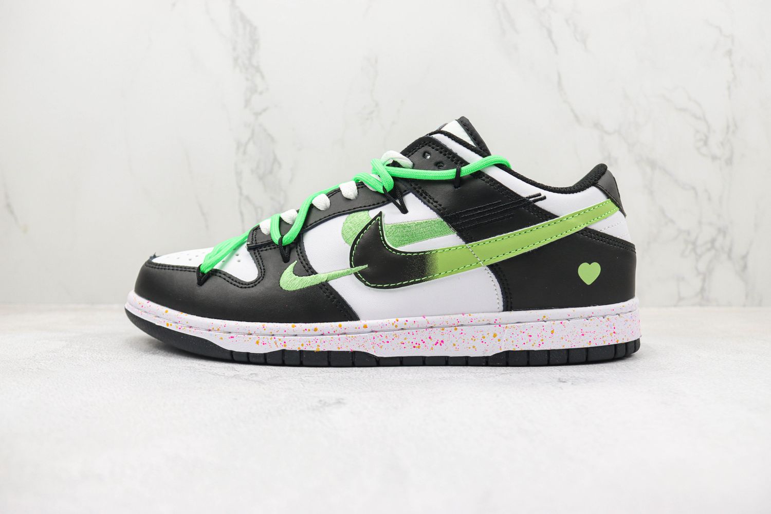 NK SB Dunk Low 104