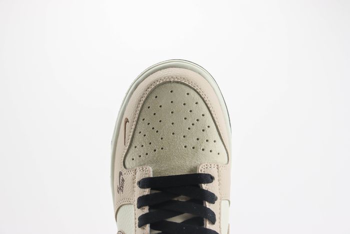 Nike SB Dunk Low x DIOR 04