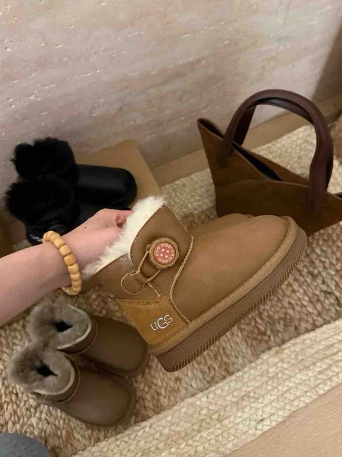 Хүүхдийн нэхий гутал захиалгаар 