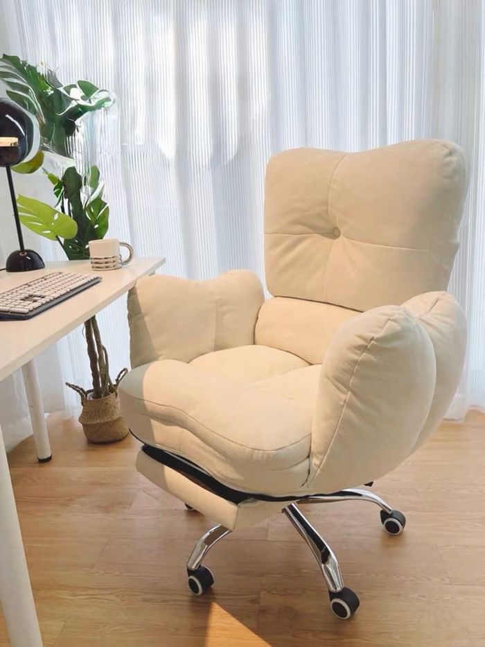 Хөл амраагчтай зөөлөн сандал