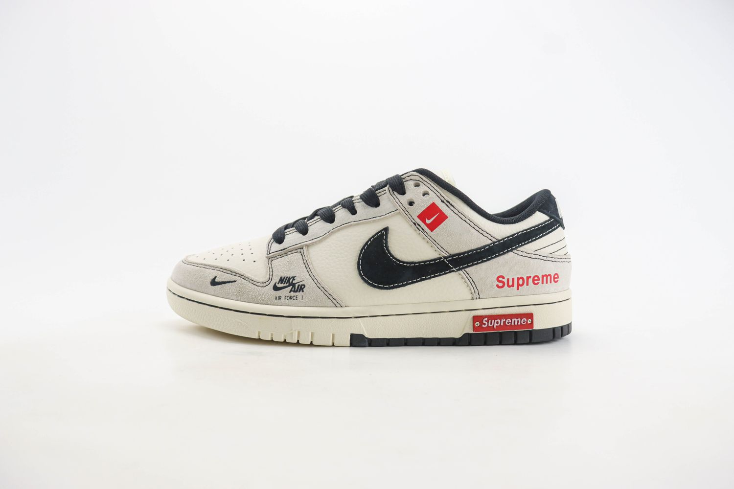 Nike SB Dunk Low x supreme 52