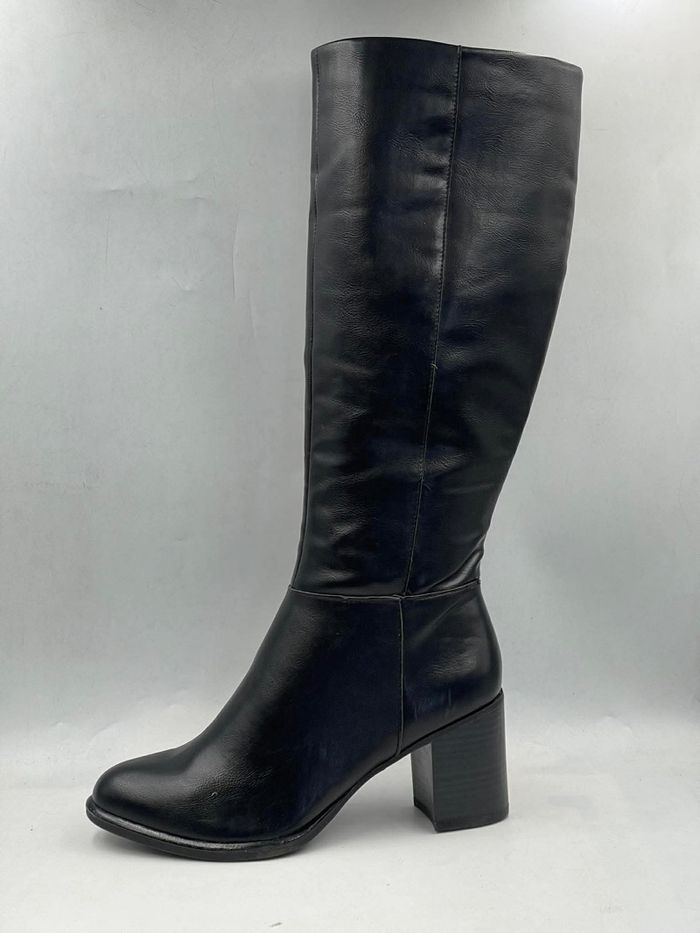 Marco Tozzi хагас өсгийтэй