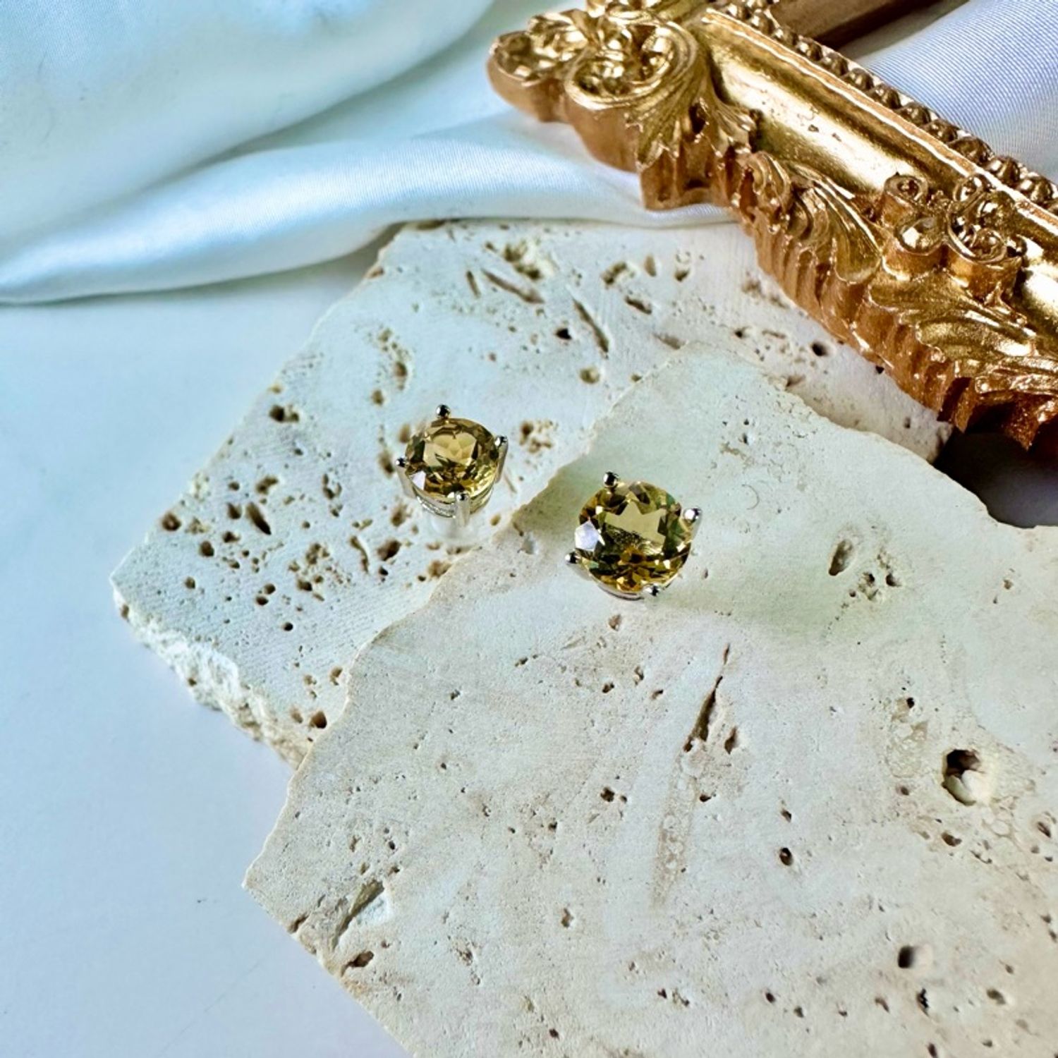 Цитрин шигтгээтэй S925 мөнгөн ээмэг