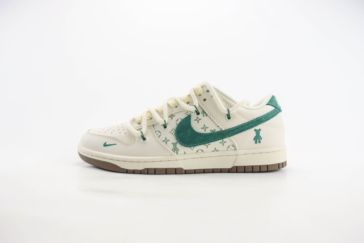  Nike SB Dunk Low x LV 04