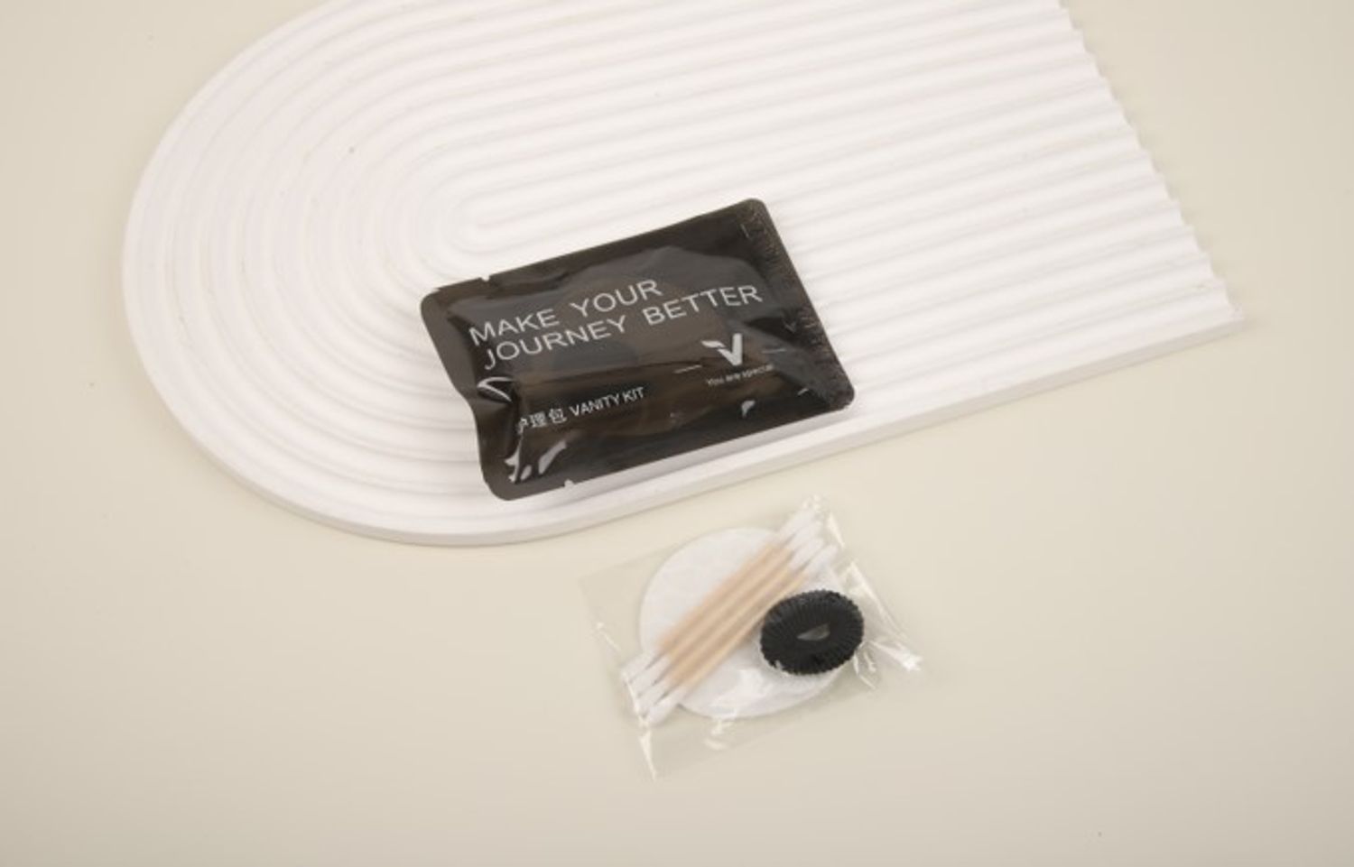 4 модон чигчлүүр, 1 үс засах утас, 1 хөвөн наалт