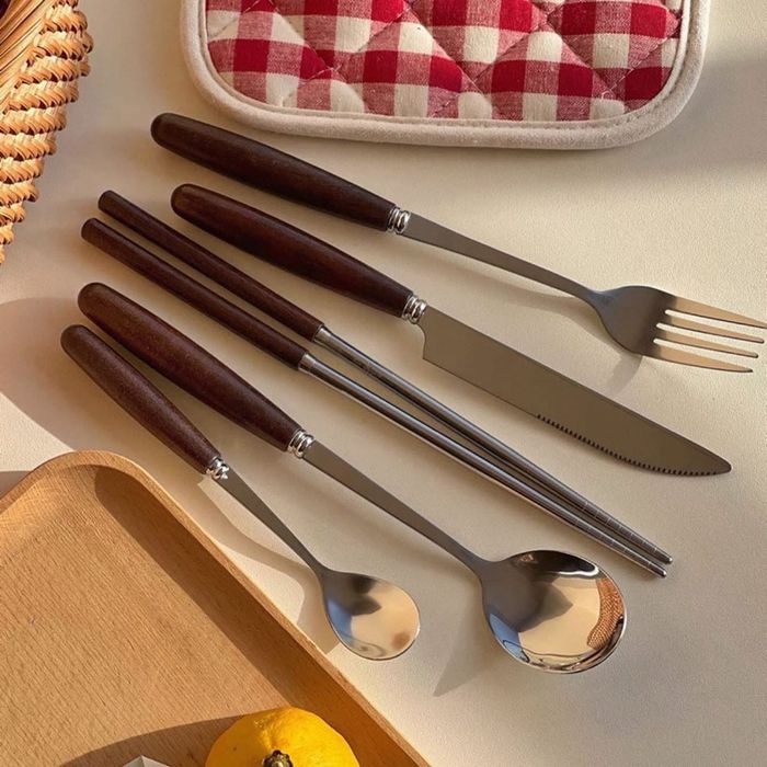 Модон бариултай халбага, сэрээ