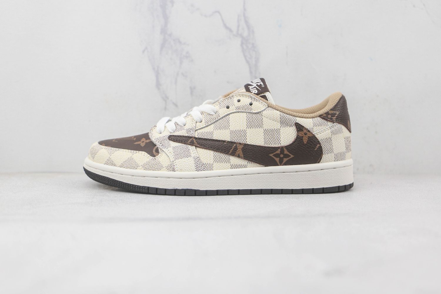 AJ1 X LV X Travis Scott 06