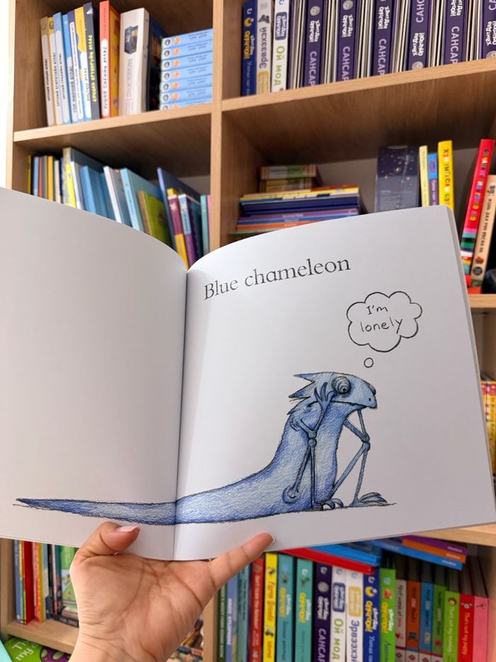 Blue Chameleon - Emily Gravett