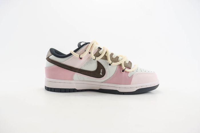 Nike SB Dunk Low x panda prank 