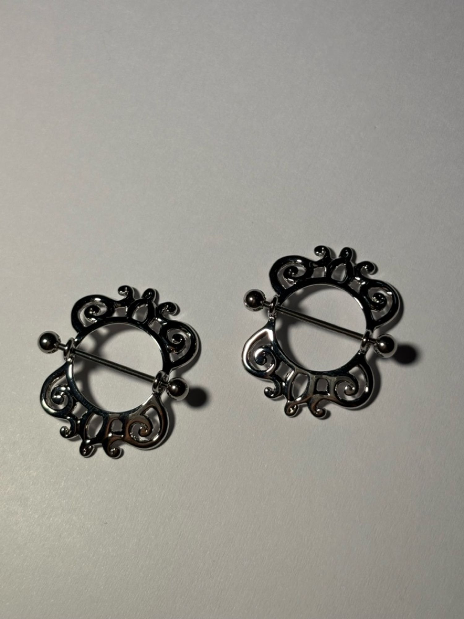 Хөхний ээмэг