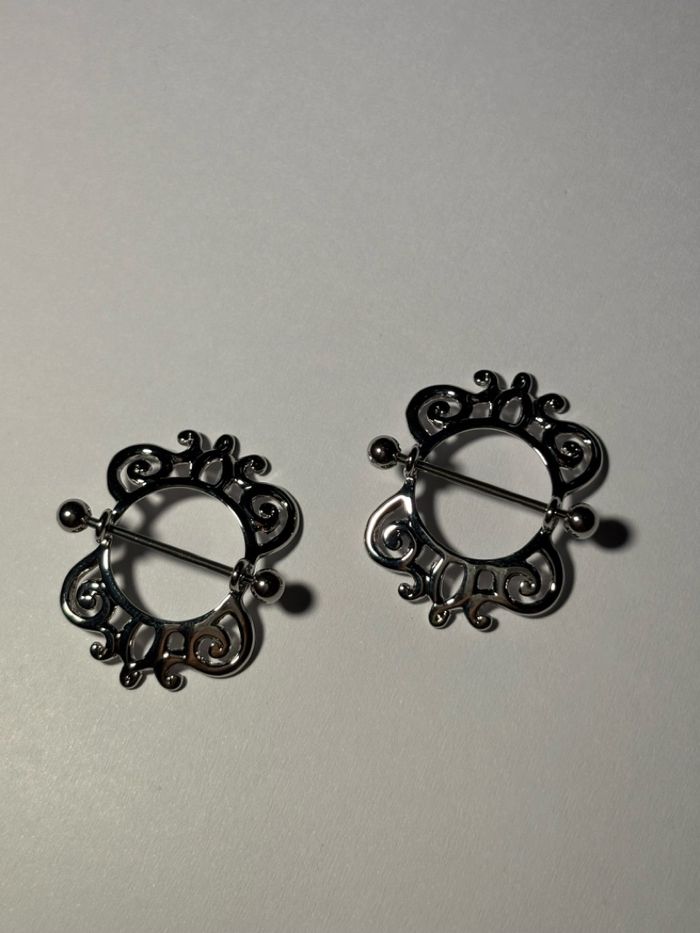 Хөхний ээмэг